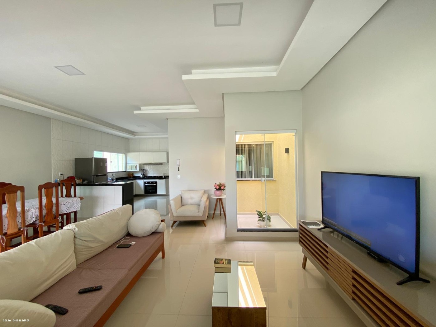 Casa à venda com 4 quartos, 248m² - Foto 2